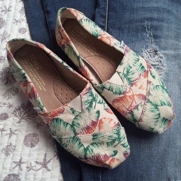 Toms Shoes - TOMS Tropical Leaf Print Shoes sz 5